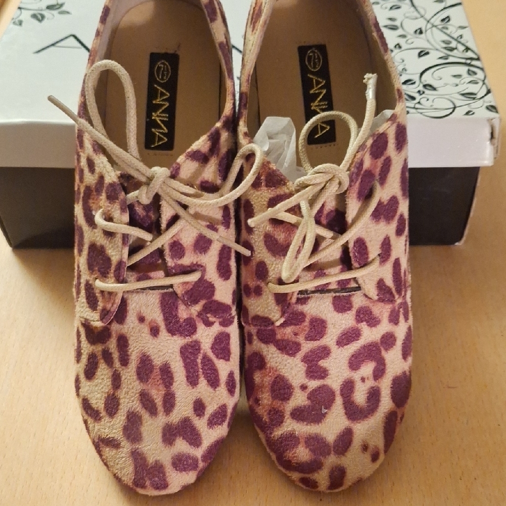 Anna Leopard Print Women's Flats - Picture 2 of 6